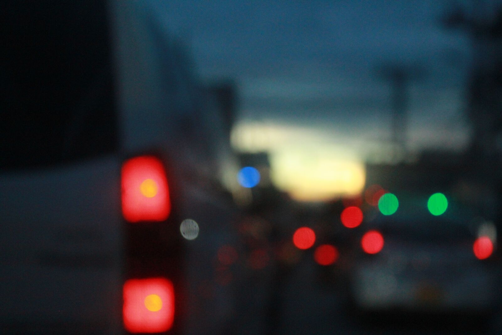 Canon EOS 1200D (EOS Rebel T5 / EOS Kiss X70 / EOS Hi) sample photo. Traffic, sunset, city photography