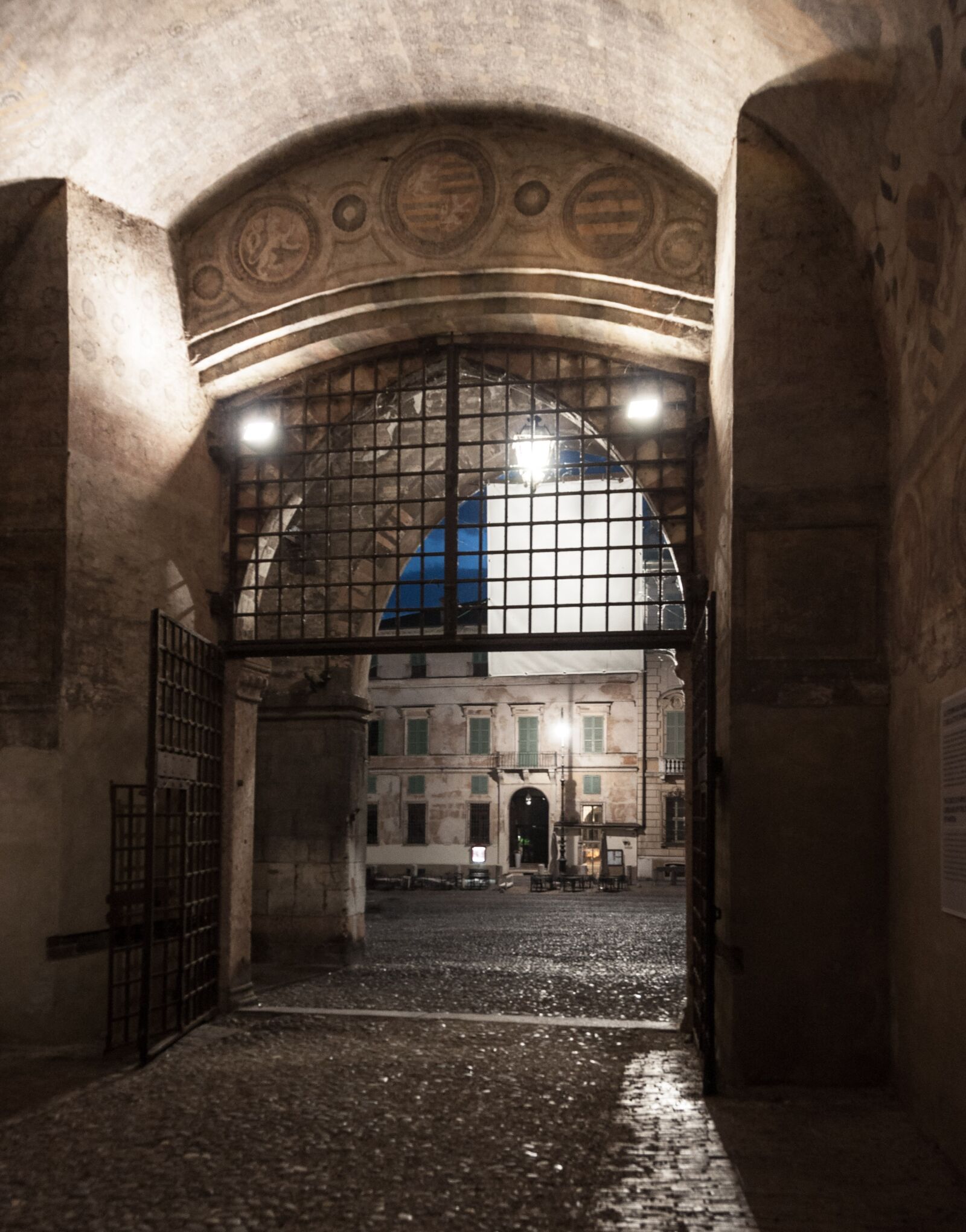 Nikon D90 sample photo. Mantova, piazza, architecture photography