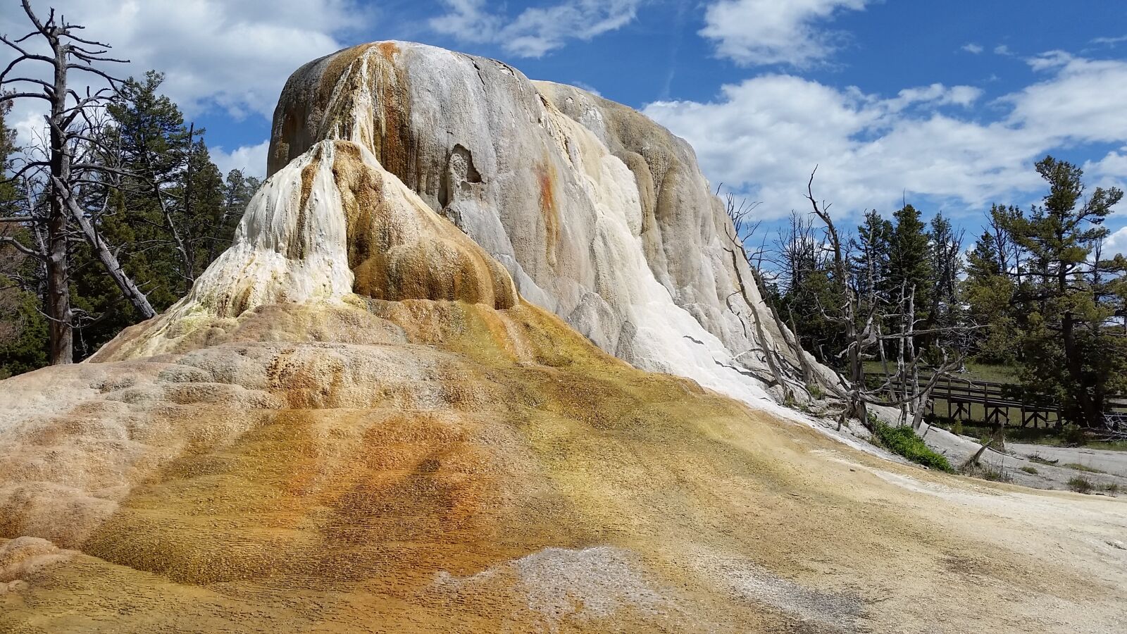 Samsung Galaxy S5 sample photo. Yellowstone, mammoth hot springs photography