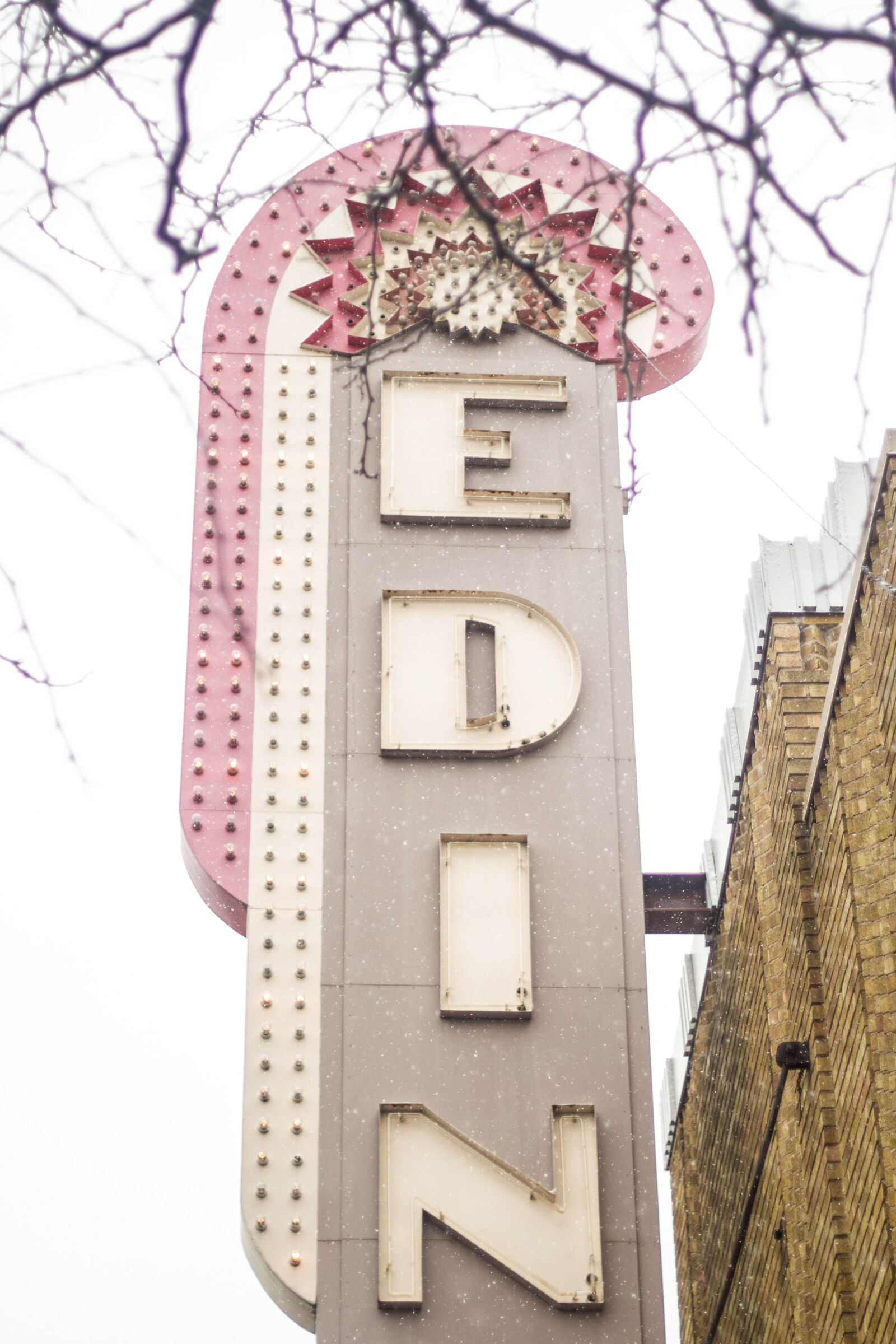 Canon EOS 550D (EOS Rebel T2i / EOS Kiss X4) sample photo. Alphabet, architecture, building, cinema photography