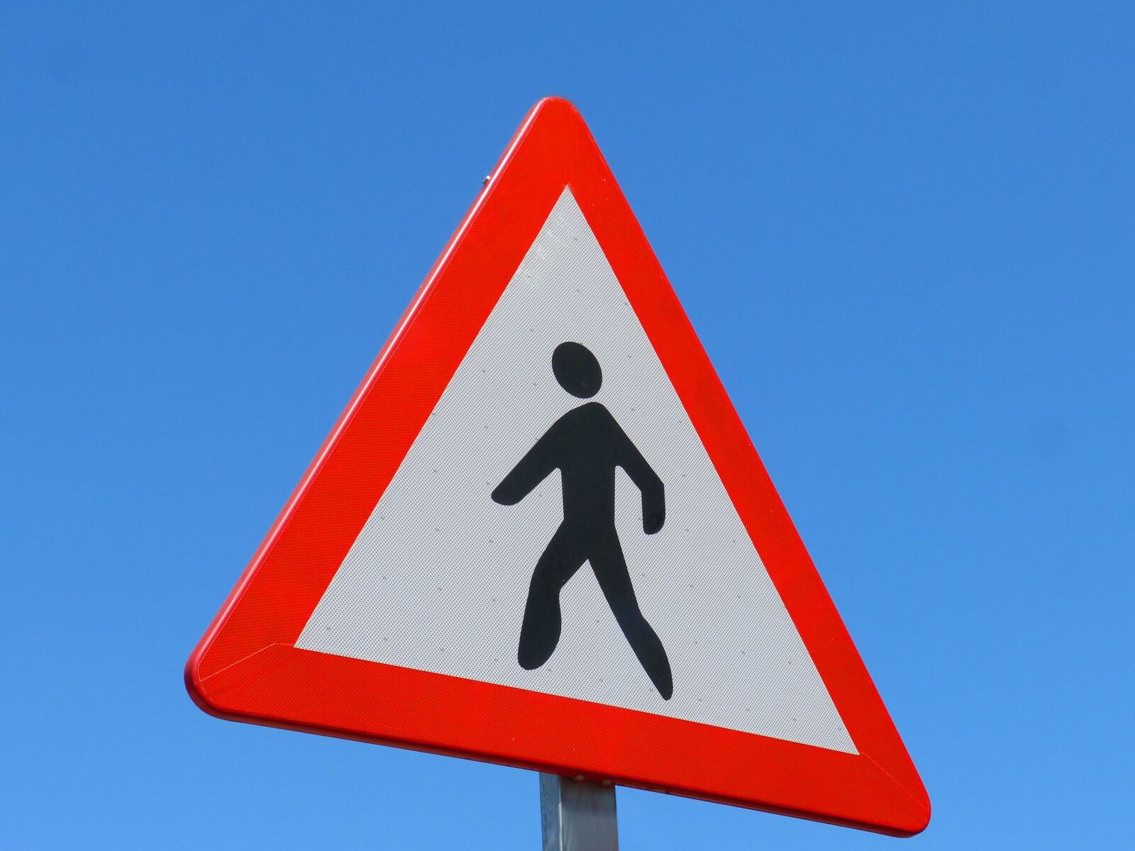 Panasonic DMC-FZ62 sample photo. Traffic signal, pedestrians, danger photography