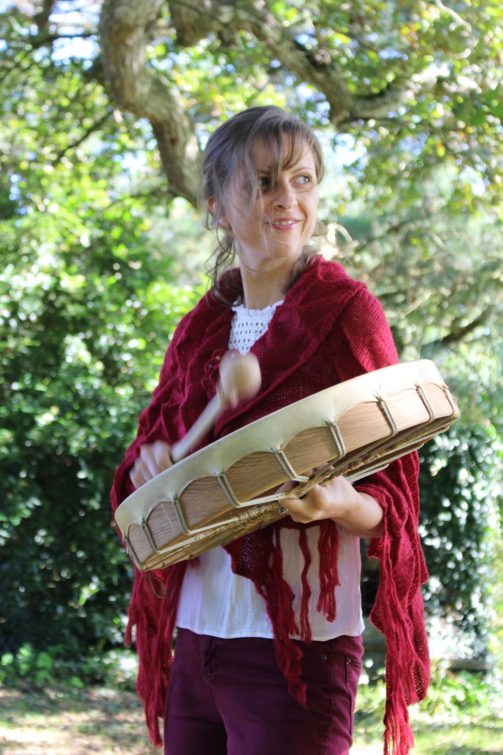 Canon EOS 100D (EOS Rebel SL1 / EOS Kiss X7) sample photo. Woman, drum, oak photography