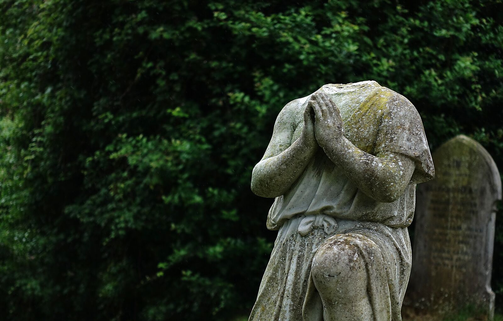 Sony DSC-RX100M5 sample photo. Statue, effigy, headless photography