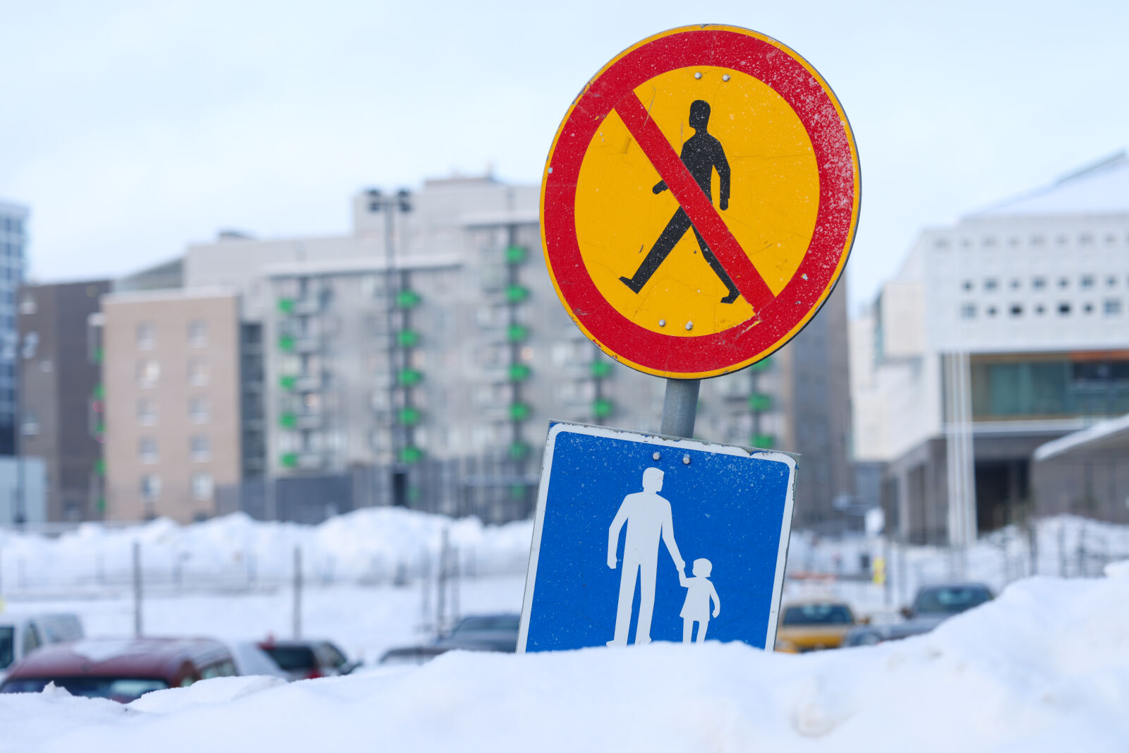 Canon RF 70-200 F4L IS USM sample photo. Snow sign photography