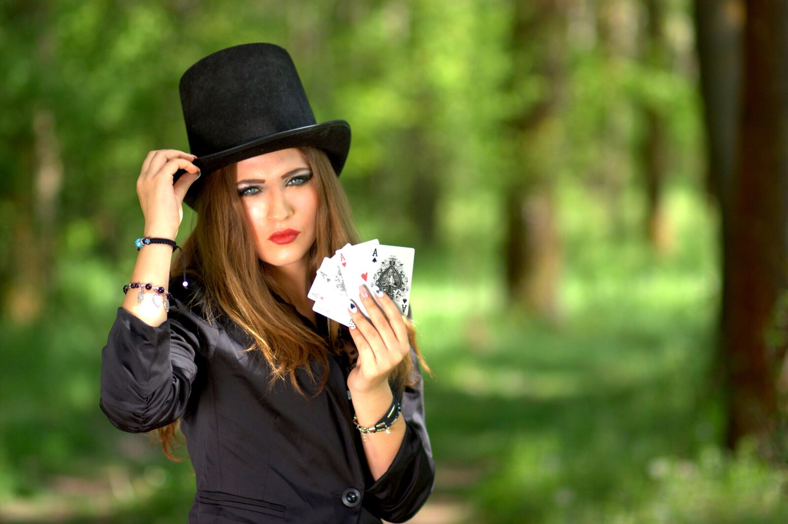 Canon EOS 450D (EOS Rebel XSi / EOS Kiss X2) sample photo. Girl, topper, playing cards photography