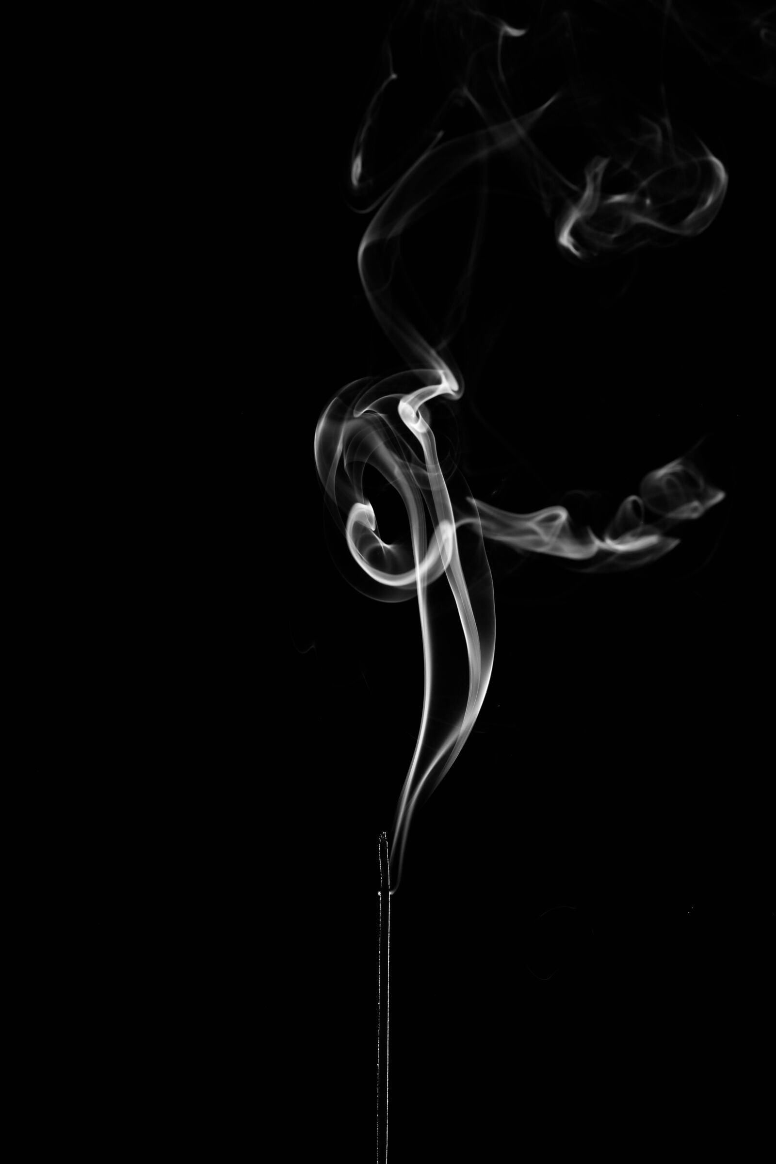 Canon EOS 700D (EOS Rebel T5i / EOS Kiss X7i) + Canon EF 50mm F1.8 II sample photo. Smoke, floor, background photography