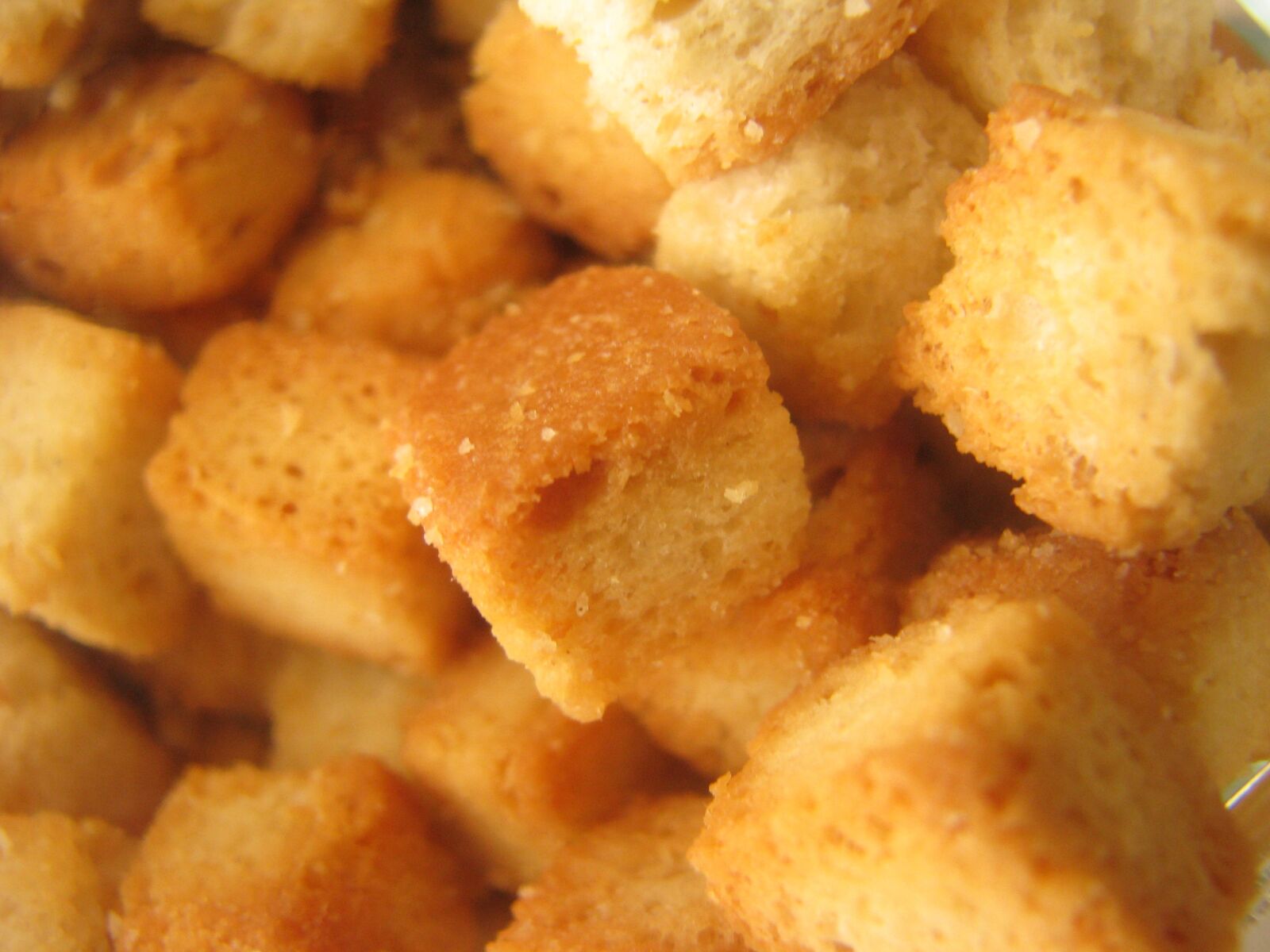 Canon POWERSHOT S5 IS sample photo. Food, croûton, bread photography