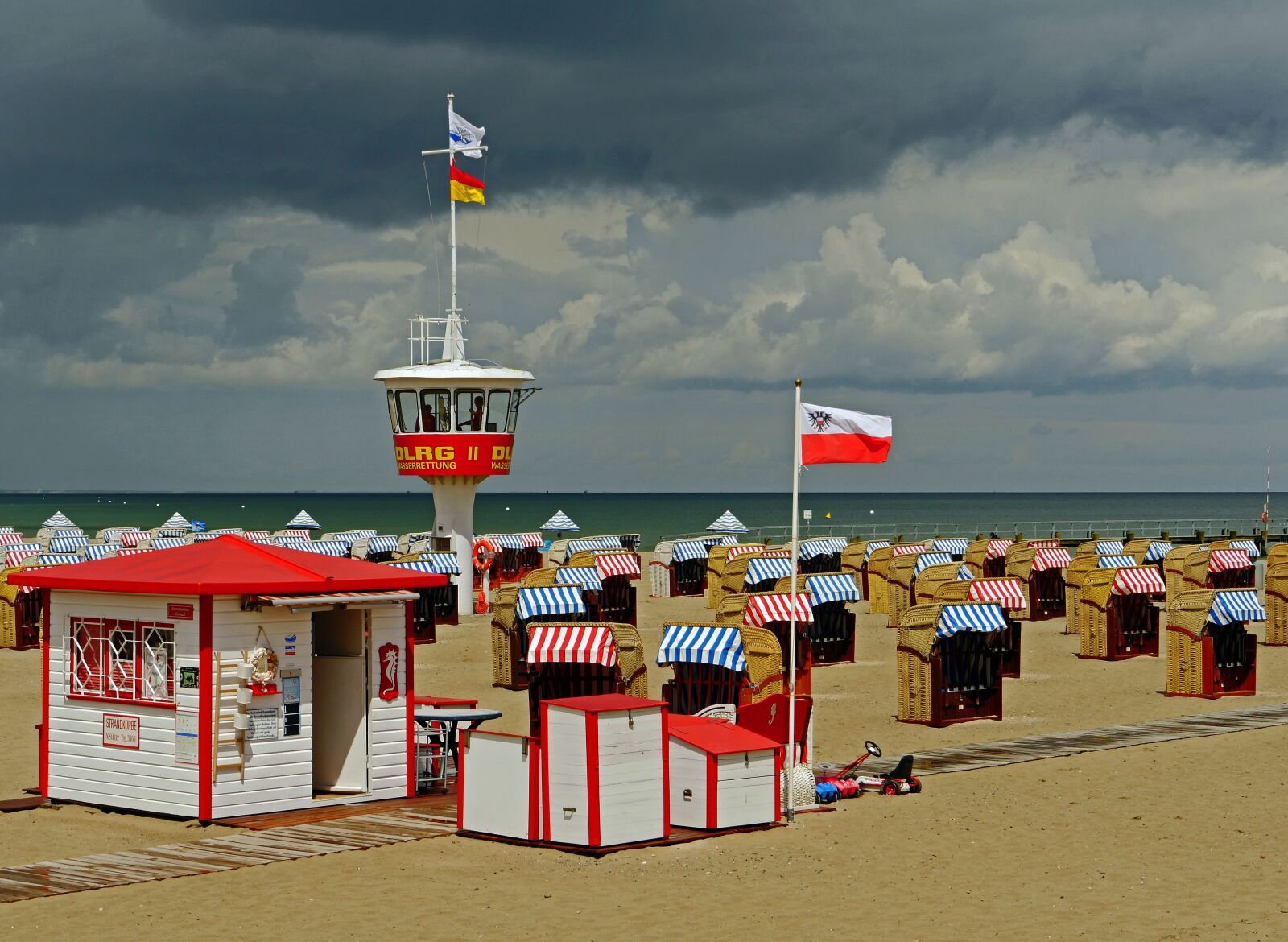 Panasonic Lumix DMC-GX8 sample photo. Beach, travemünde, clubs photography