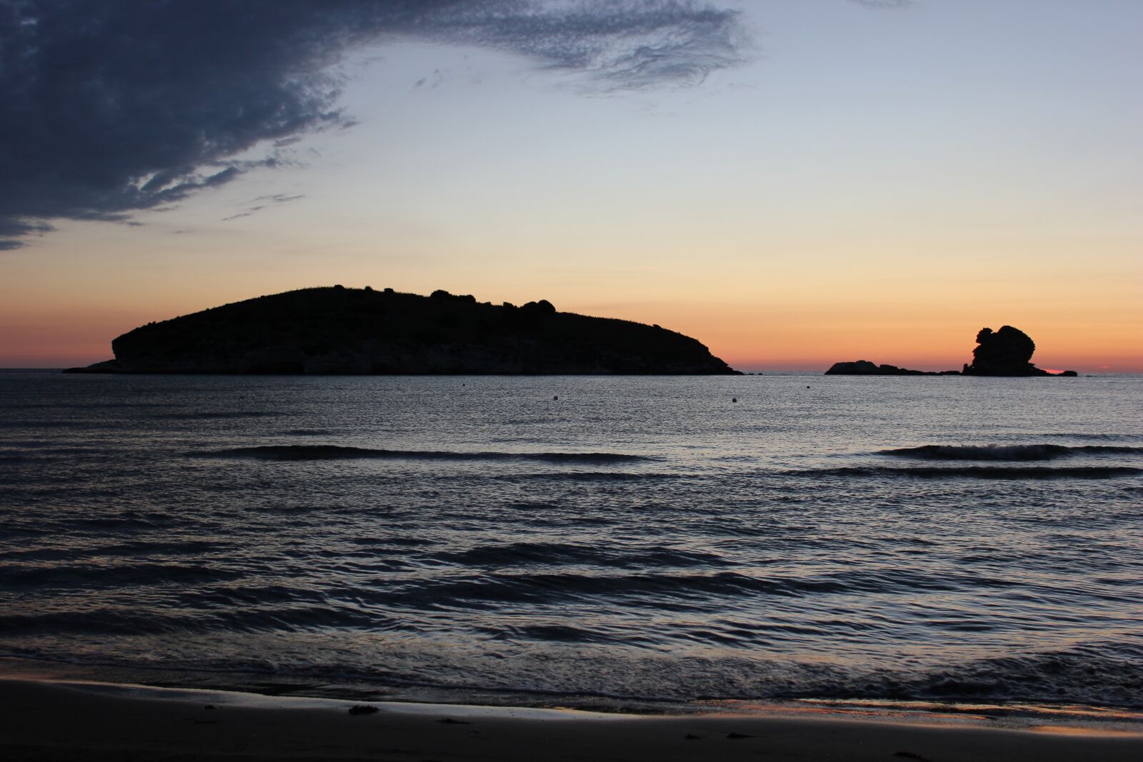 Canon EOS 550D (EOS Rebel T2i / EOS Kiss X4) sample photo. Sea, dawn, island photography