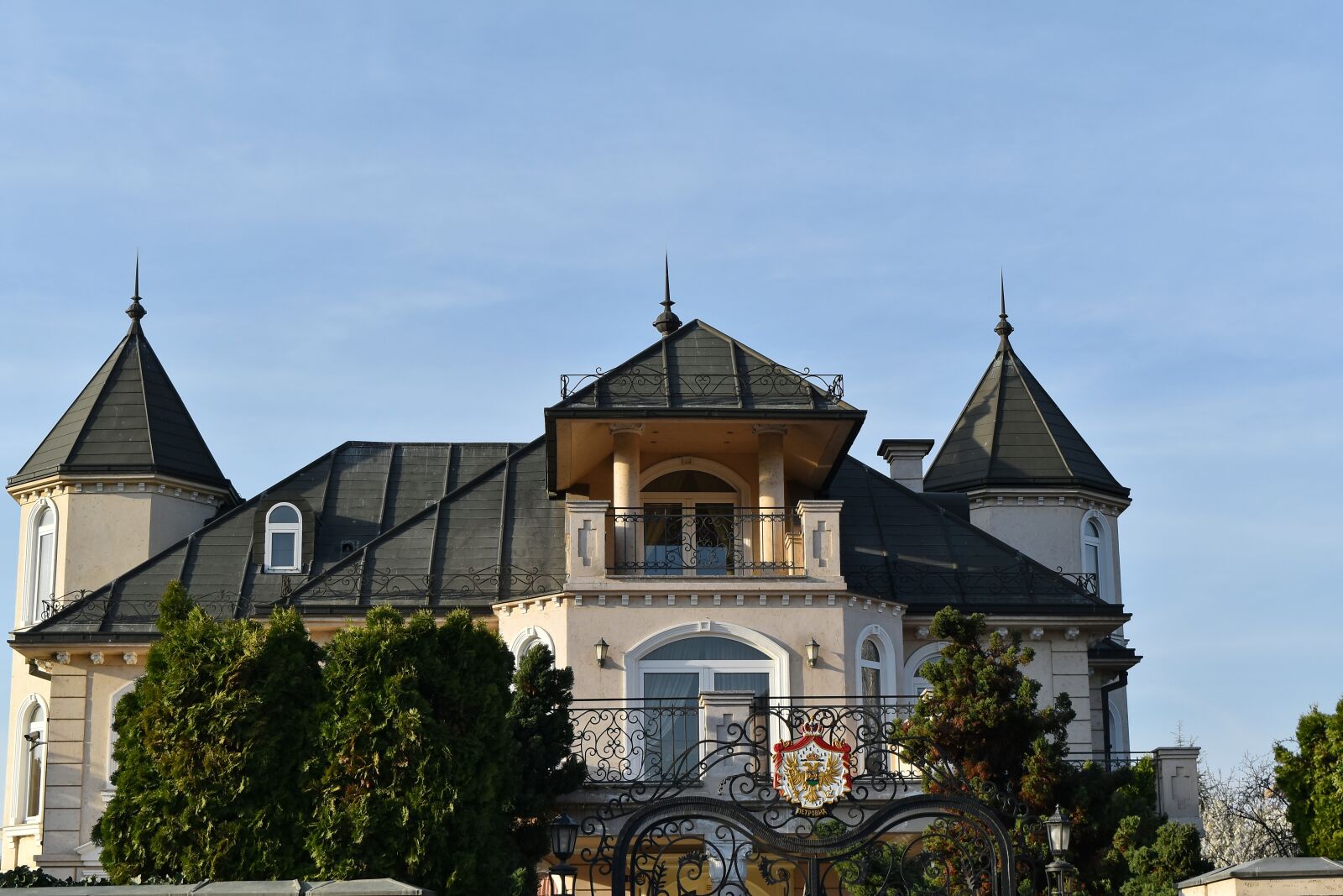 Nikon D5500 sample photo. Expensive, facade, luxury, building photography