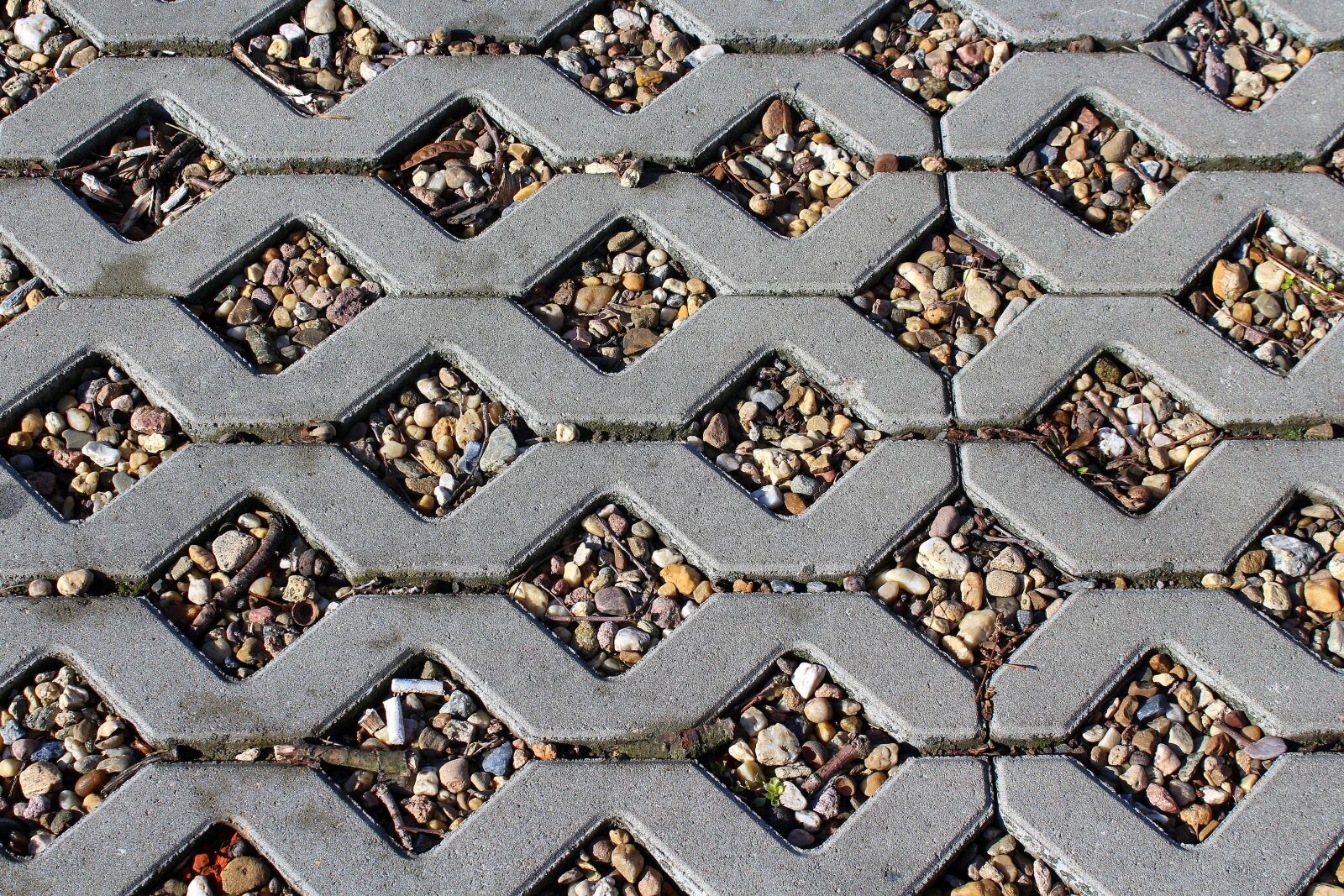 Canon EOS 1200D (EOS Rebel T5 / EOS Kiss X70 / EOS Hi) sample photo. Decking, trotuar, pebbles photography