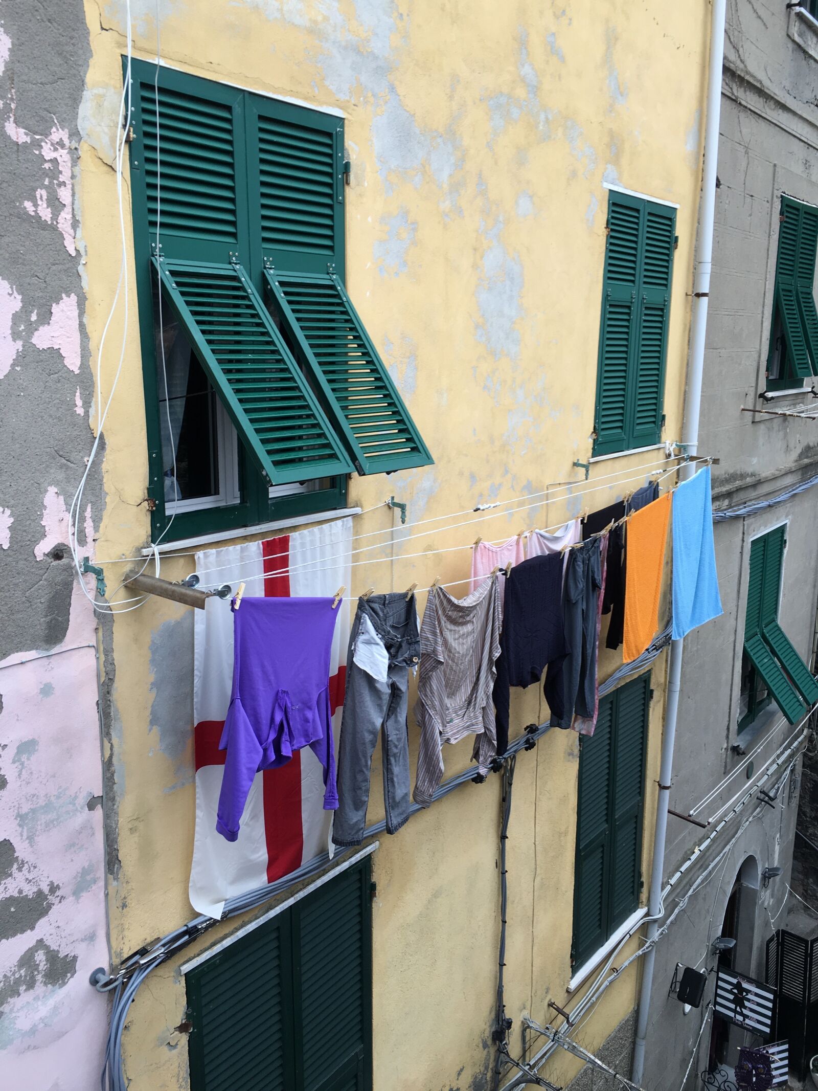 Apple iPhone 6s Plus sample photo. Italy, city, life photography