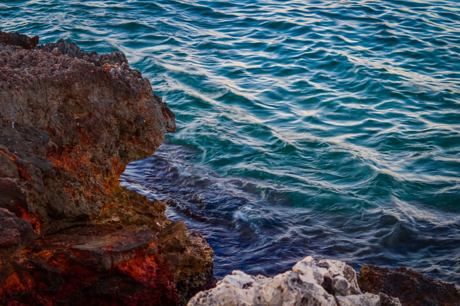 Canon EOS 100D (EOS Rebel SL1 / EOS Kiss X7) sample photo. Sea, rocks, coast photography