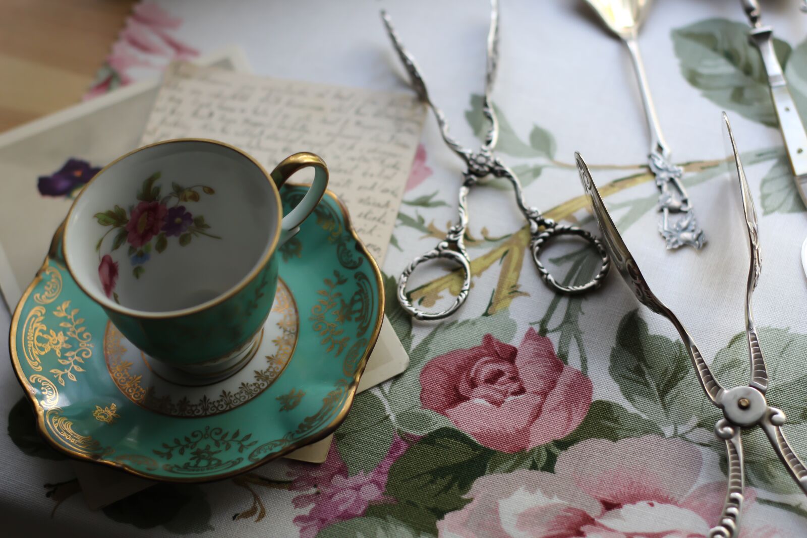 Canon EOS 700D (EOS Rebel T5i / EOS Kiss X7i) sample photo. Vintage cup, cutlery, vintage photography