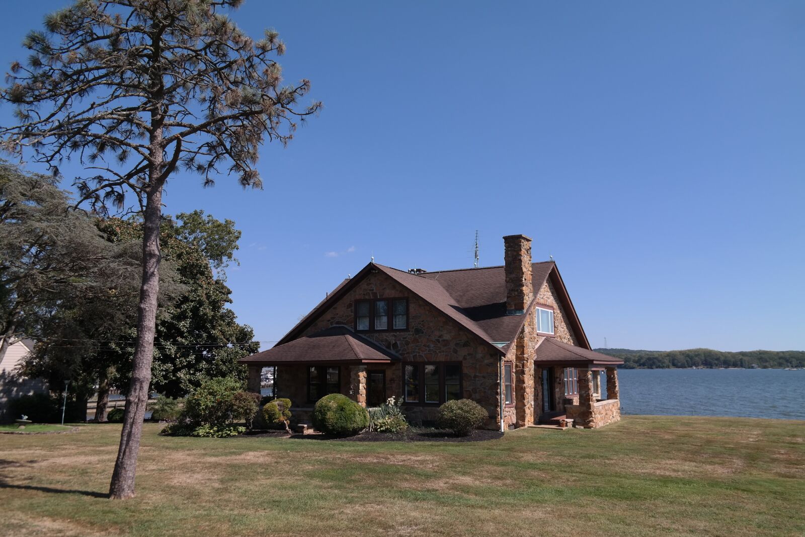 Samsung NX300 sample photo. House, lake, landscape photography