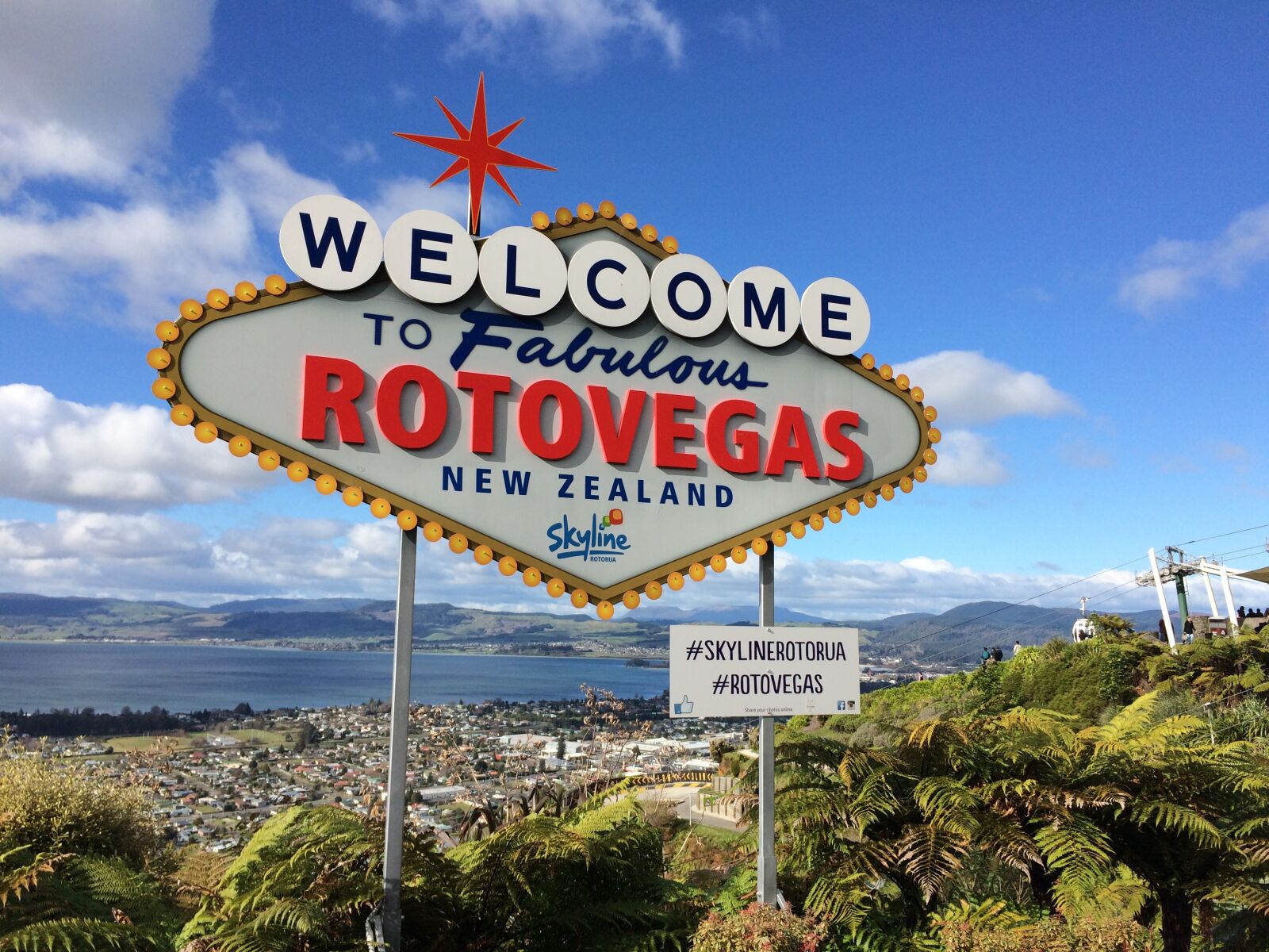 iPhone 5s back camera 4.15mm f/2.2 sample photo. Royovegus, sign, holiday photography
