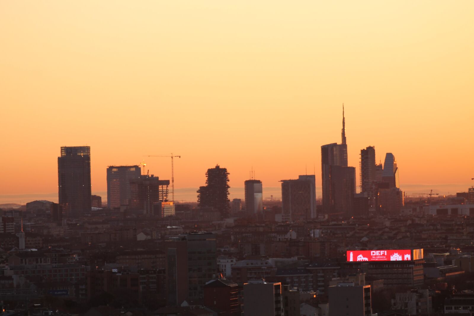 Canon EOS 1100D (EOS Rebel T3 / EOS Kiss X50) sample photo. Dawn, on, milan photography