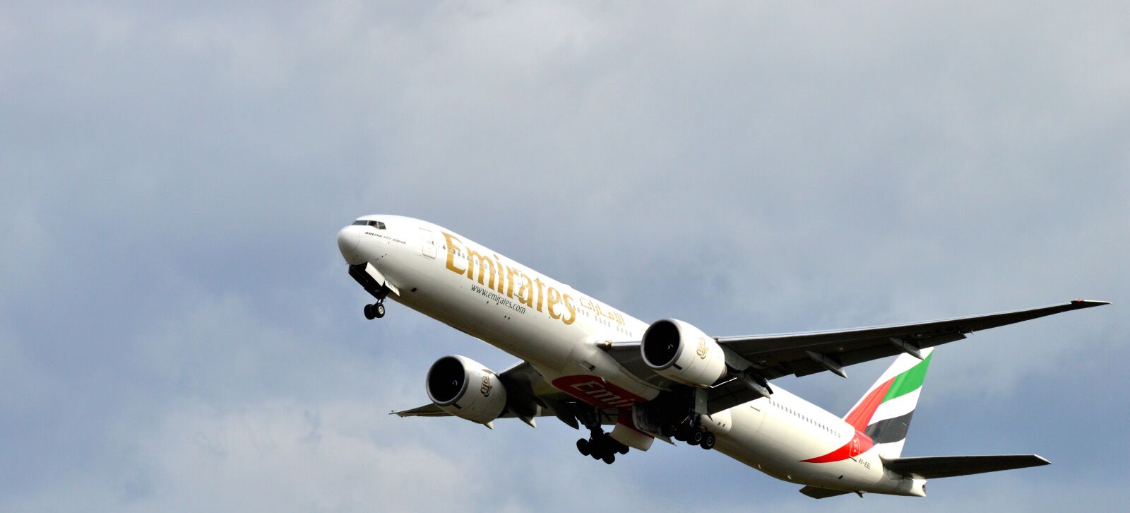 Nikon D3200 sample photo. Emirates, flight, takeoff photography