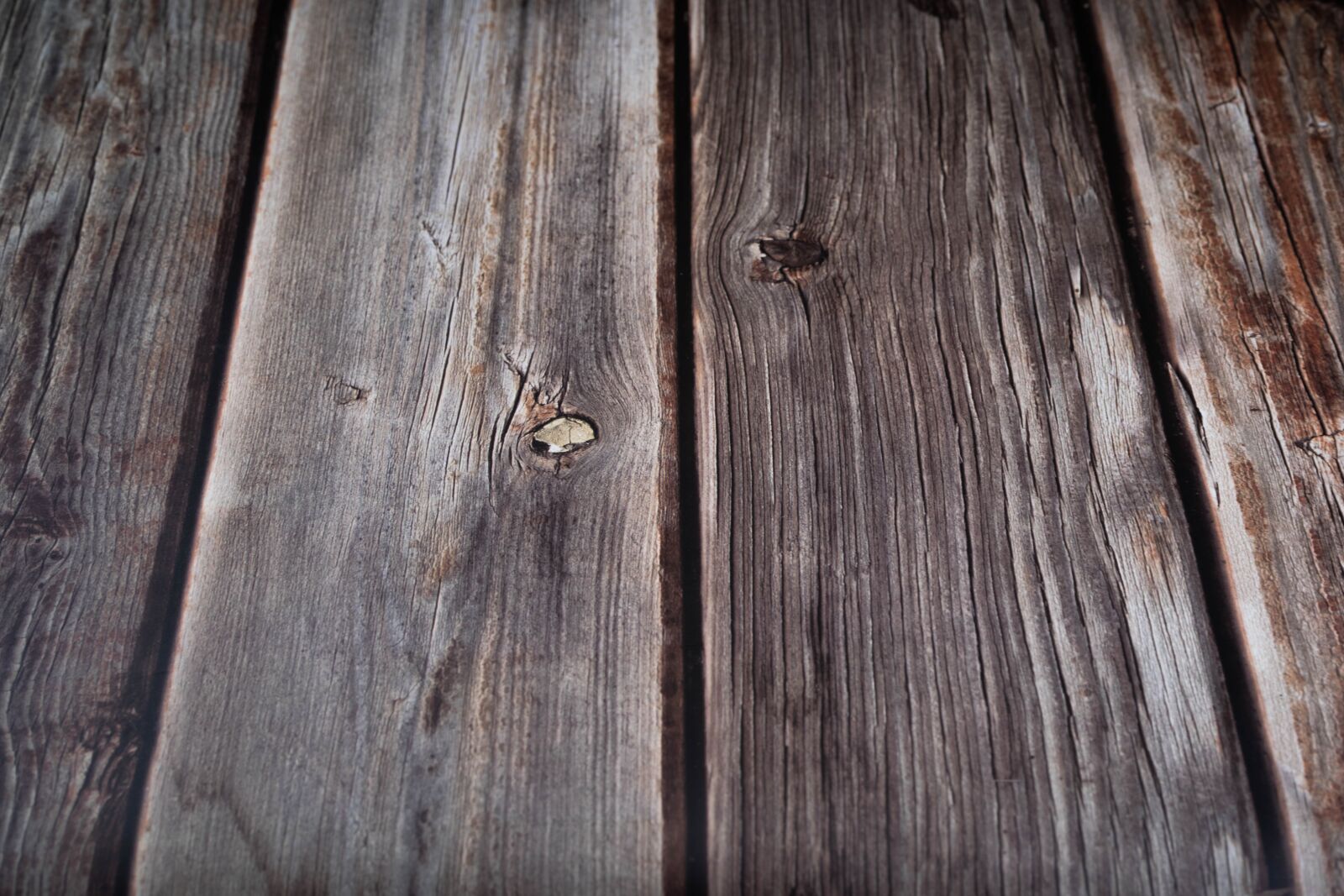 Sony a7R II + Sony FE 85mm F1.8 sample photo. Wood, floor, brown color photography