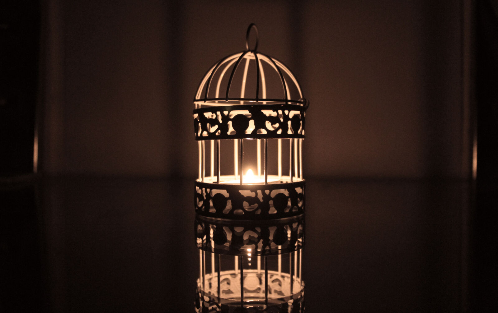 Canon EOS 1200D (EOS Rebel T5 / EOS Kiss X70 / EOS Hi) sample photo. Cage, candle, dark, fire photography