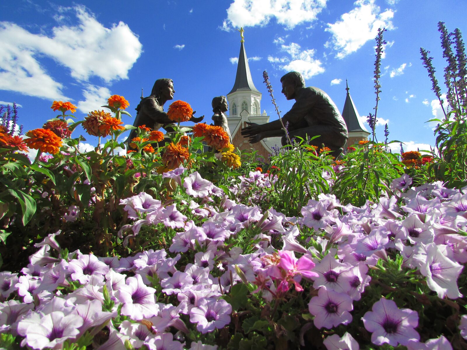 Canon PowerShot SX400 IS sample photo. Flowers, statue, religion photography