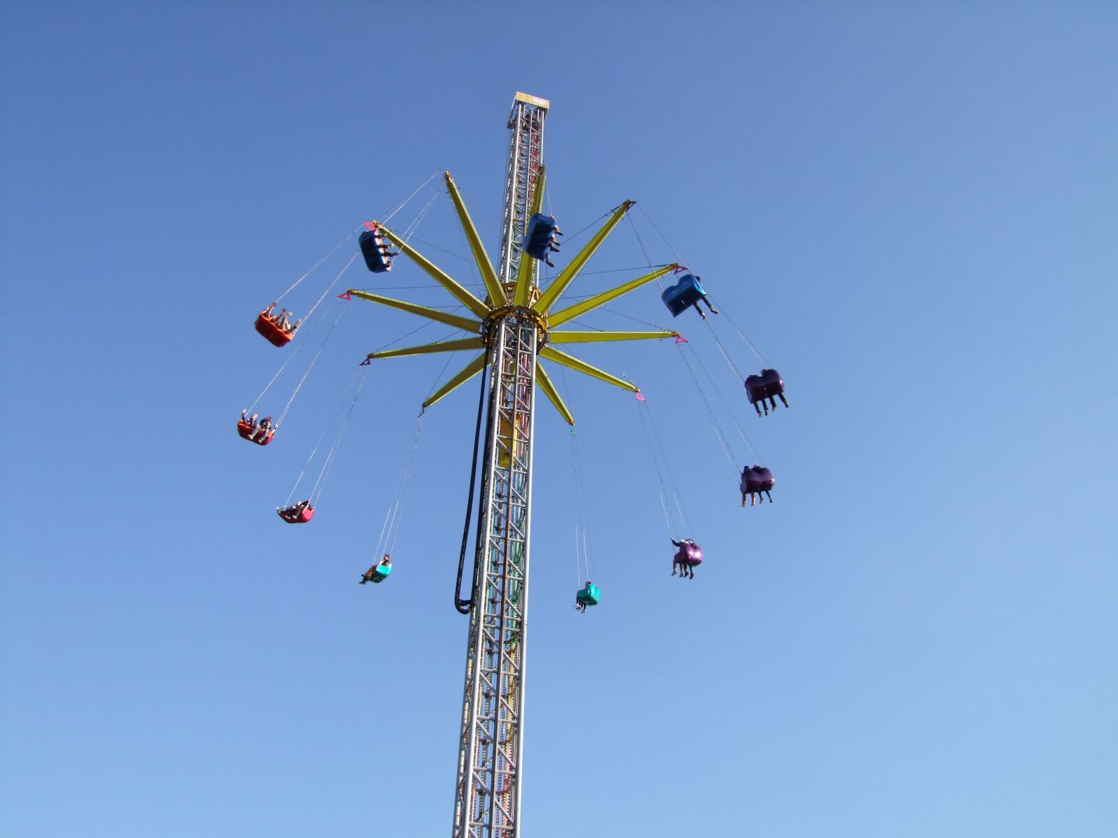 Fujifilm FinePix S100fs sample photo. Carousel, folk festival, year photography