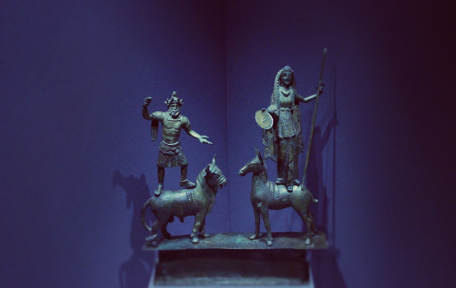 Canon EOS 600D (Rebel EOS T3i / EOS Kiss X5) sample photo. Art, blue, etruscan, exhibition photography