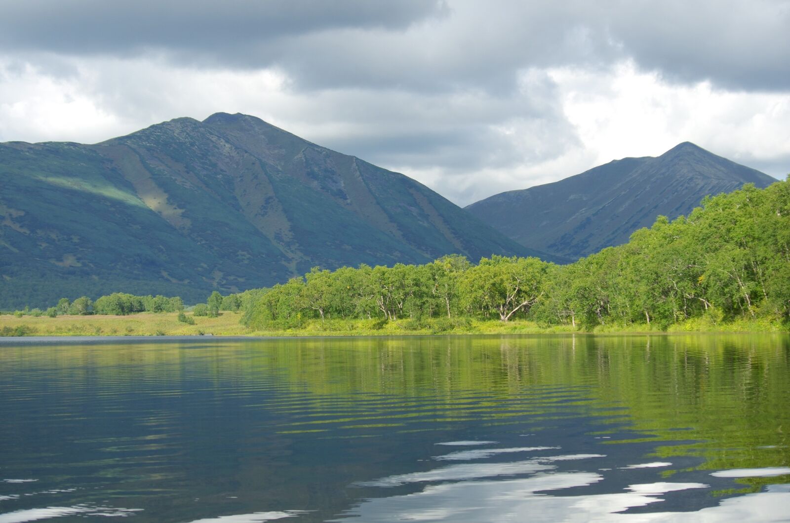 Pentax K-5 sample photo. Lake, mountains, forest photography