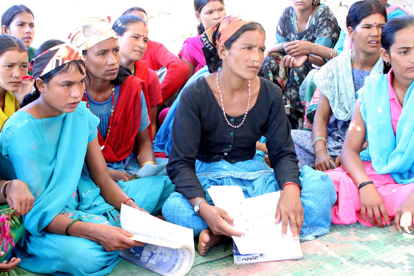 Canon EOS 350D (EOS Digital Rebel XT / EOS Kiss Digital N) sample photo. Nepal, women, learning, read photography