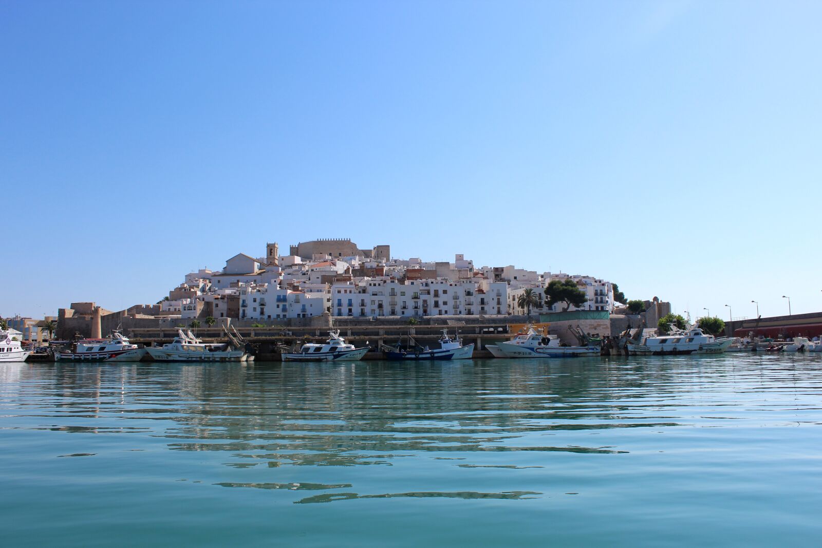 Canon EOS 1300D (EOS Rebel T6 / EOS Kiss X80) sample photo. Castle, city, sea photography