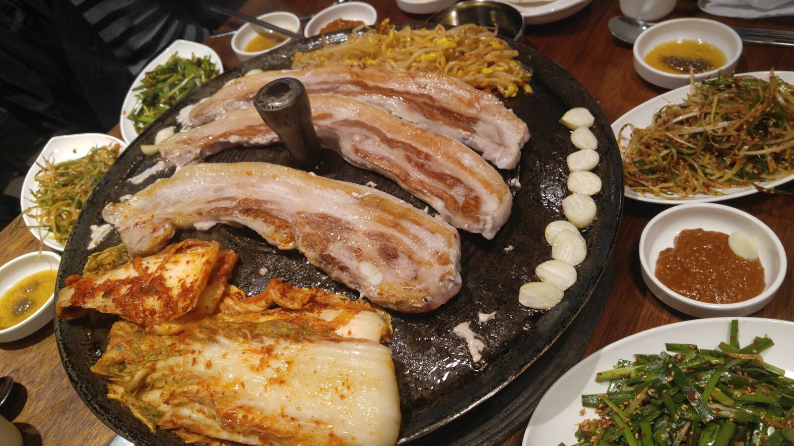 LG V10 sample photo. Korea, food, pork photography