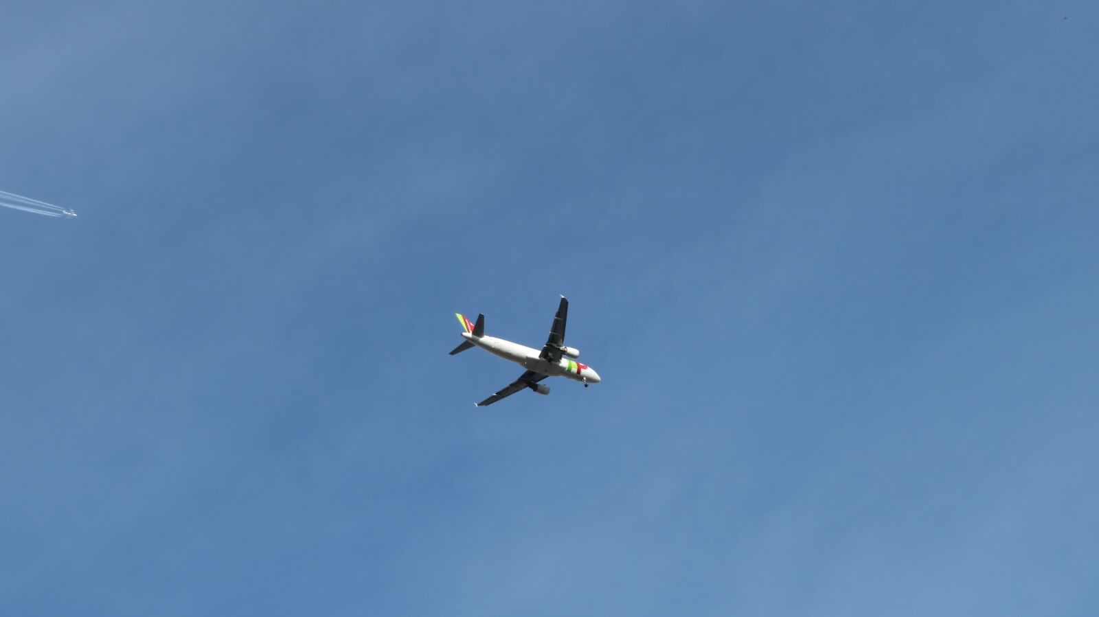 Canon PowerShot SX720 HS sample photo. Aircraft, chemtrails, contrail photography