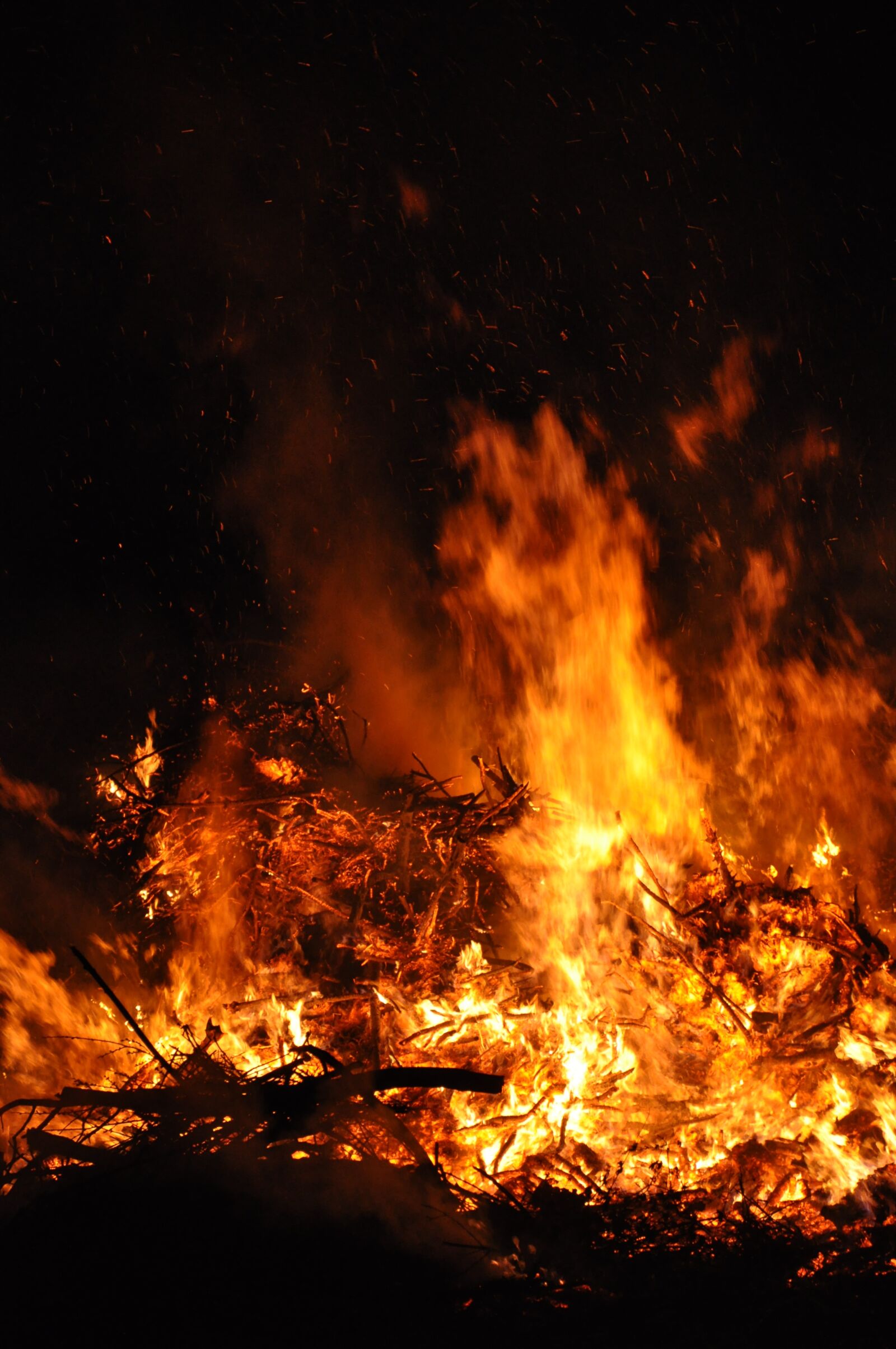 Nikon D5000 sample photo. Easter fire, night, flame photography
