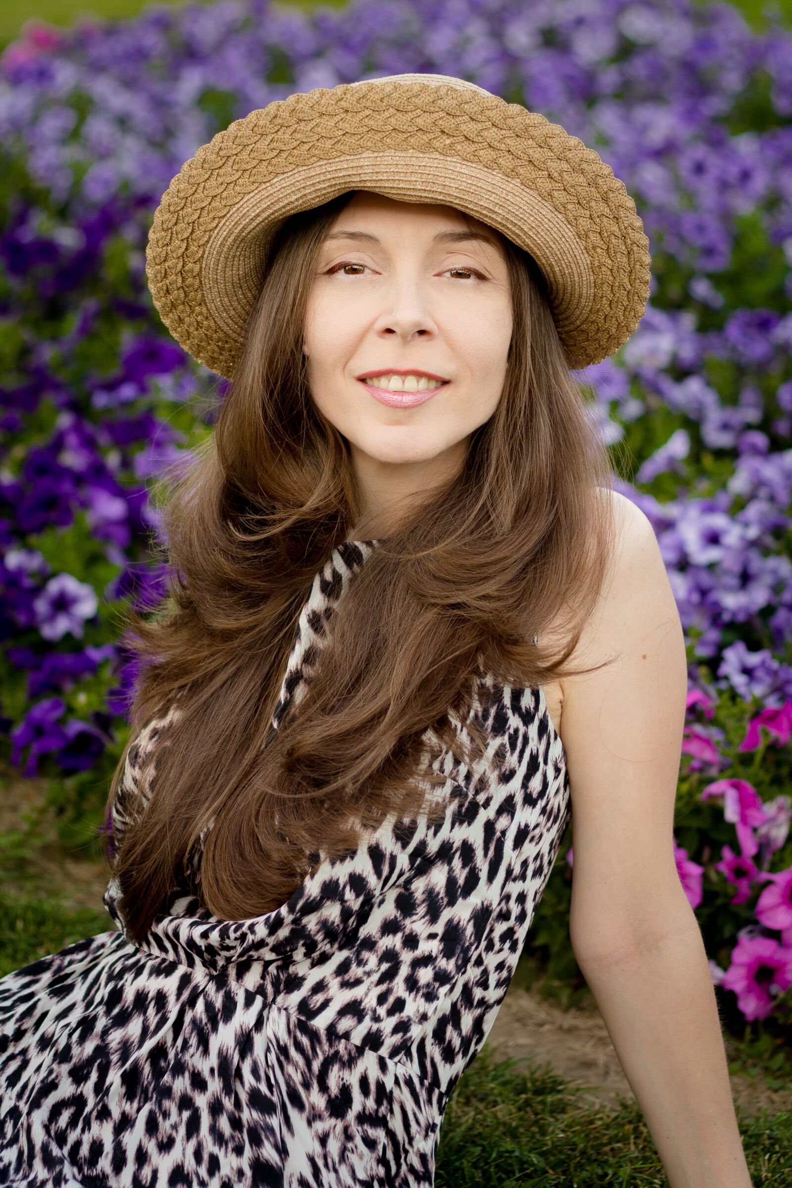 Canon EOS 1100D (EOS Rebel T3 / EOS Kiss X50) + Canon EF 50mm F1.8 II sample photo. Hair, woman, cap photography