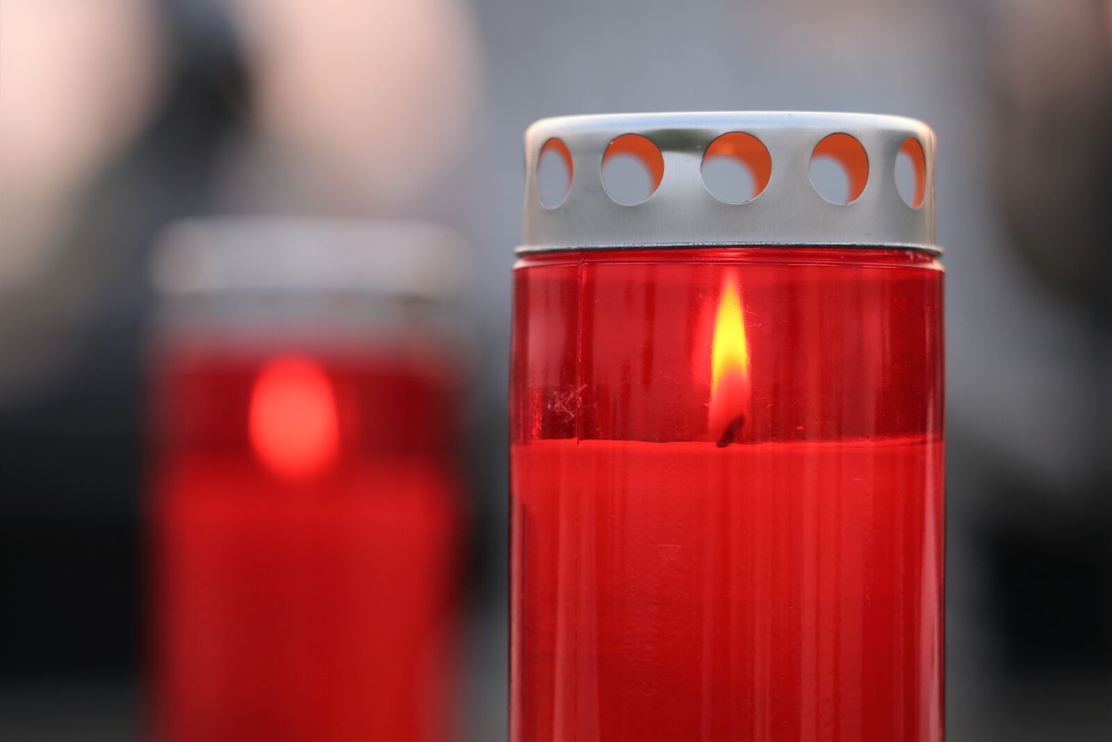 Canon EF 70-300 F4-5.6 IS II USM sample photo. Two red candles, candlelight photography