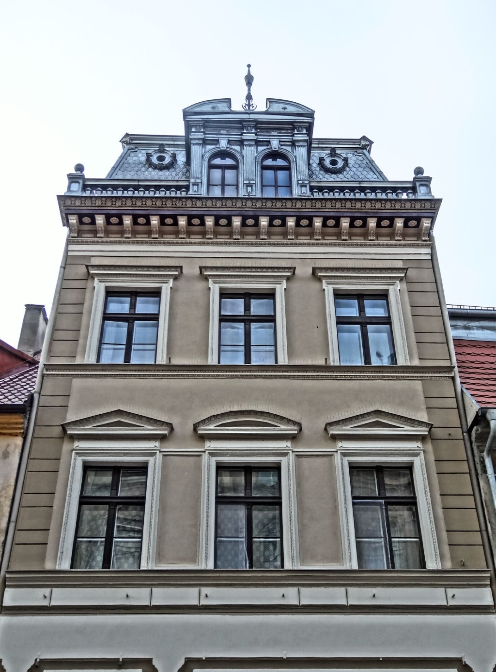 Sony Cyber-shot DSC-HX20V sample photo. Gable, pediment, architecture photography