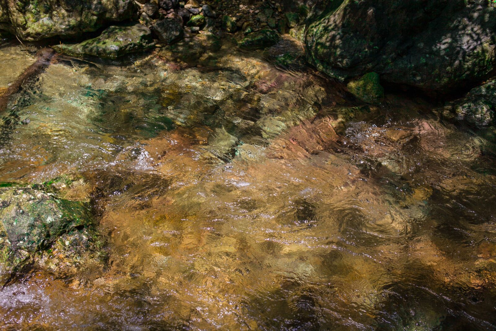 Canon EOS 5D Mark II + Canon EF 35mm F2 IS USM sample photo. Streams, pebble, natural photography