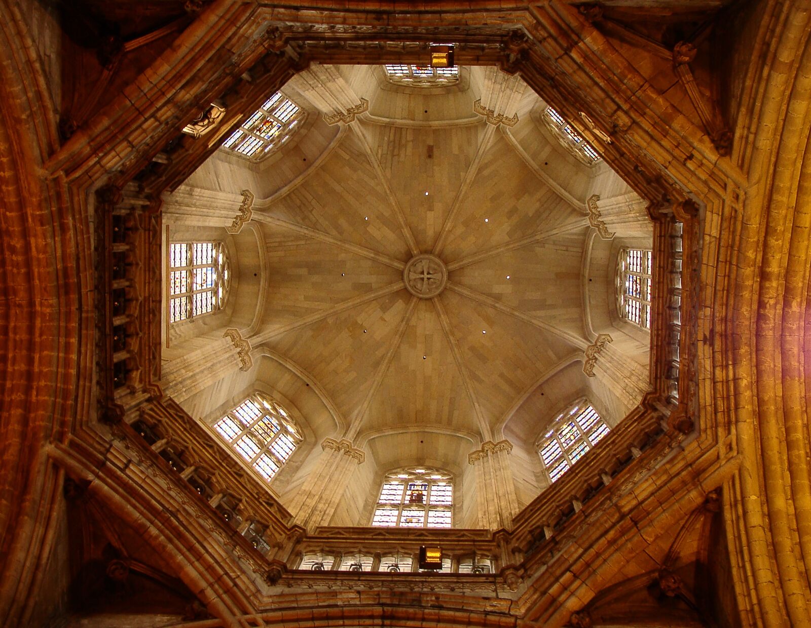 Sony Cyber-shot DSC-H10 sample photo. Cathedral, dome, architecture photography