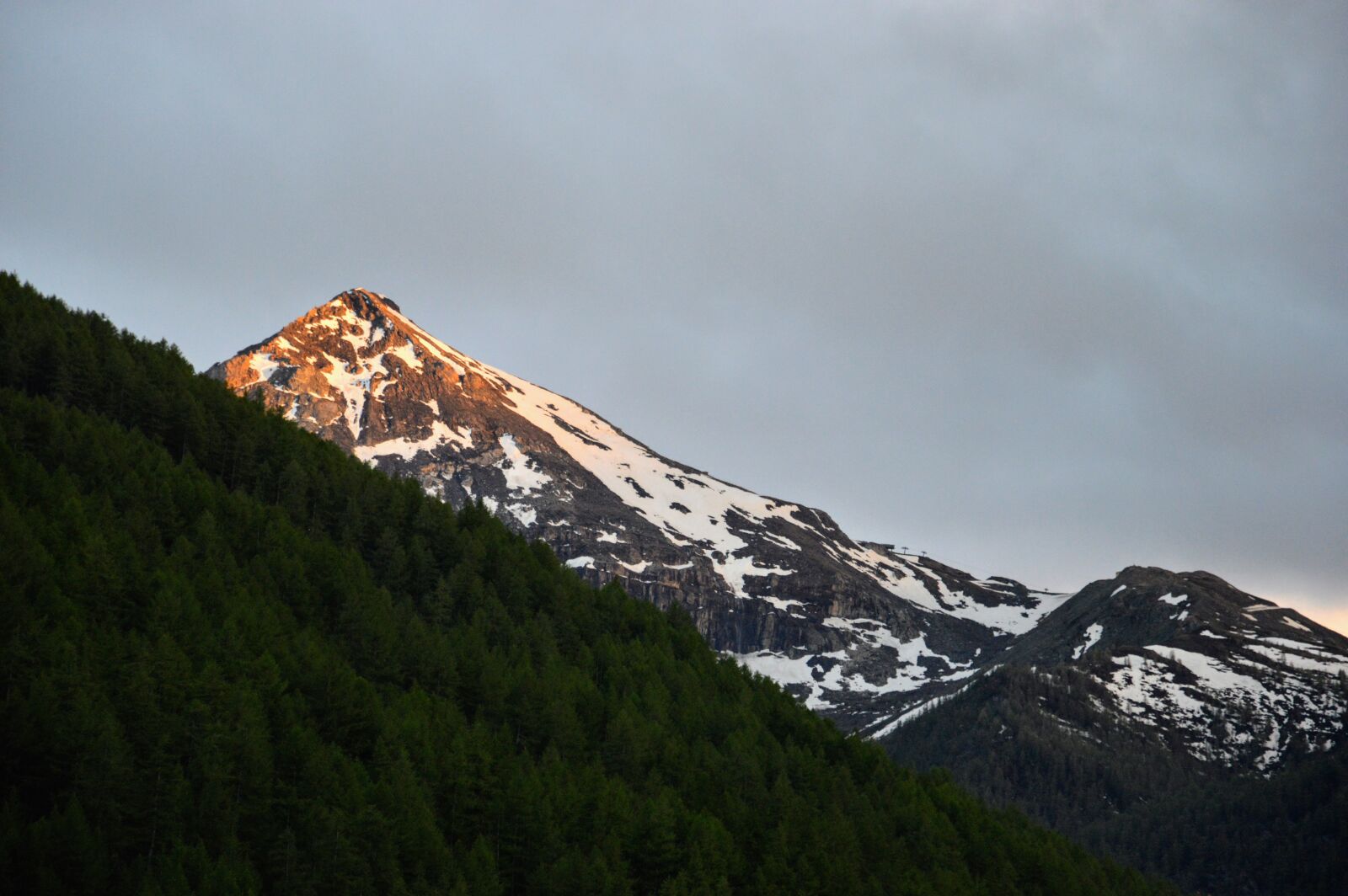 Nikon D3200 sample photo. Mountain, sunset, green photography