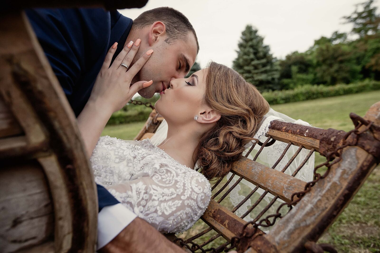 Canon EF 16-35mm F2.8L II USM sample photo. Countryside, bride, groom, love photography