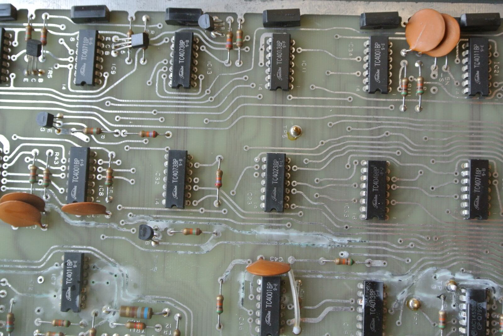 Nikon 1 J1 sample photo. Computer, parts, old photography