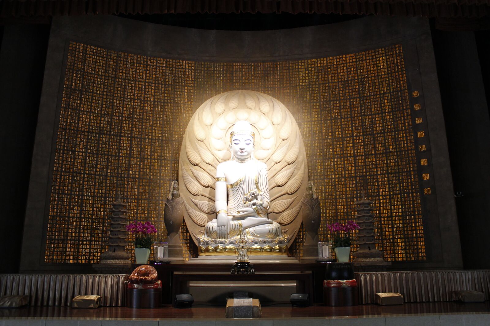 Canon EOS 600D (Rebel EOS T3i / EOS Kiss X5) sample photo. Buddha statues, buddhism, tathagata photography