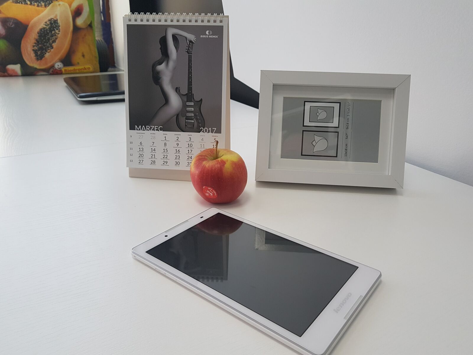 Samsung Galaxy S7 Edge sample photo. Office, work desk, white photography