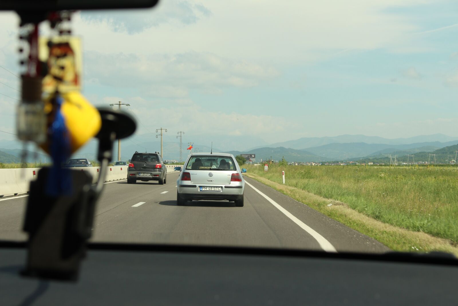 Canon EOS 700D (EOS Rebel T5i / EOS Kiss X7i) sample photo. Traffic, blue, car photography