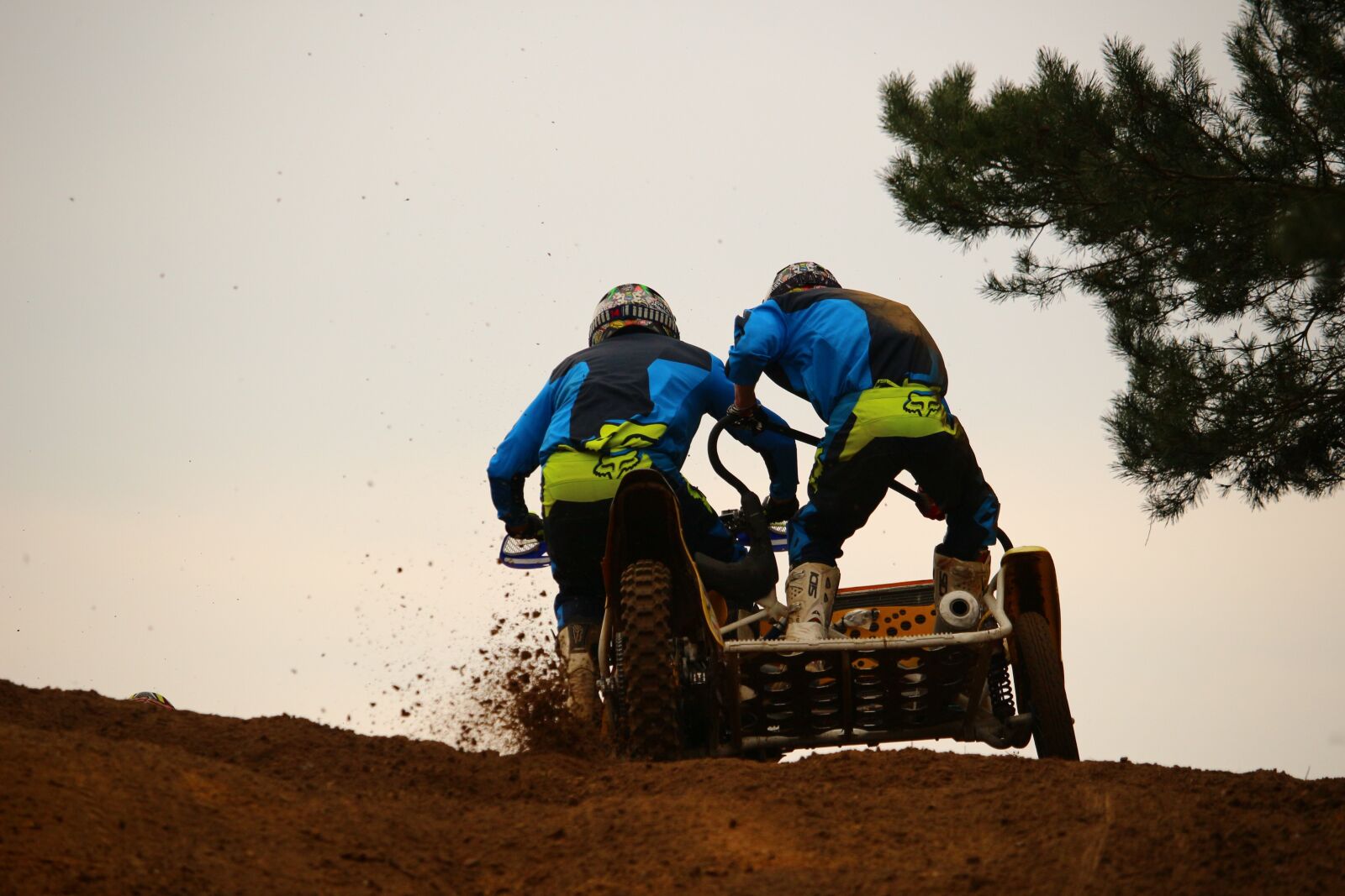 Canon EOS 100D (EOS Rebel SL1 / EOS Kiss X7) sample photo. Sidecar, motorcycle, race photography