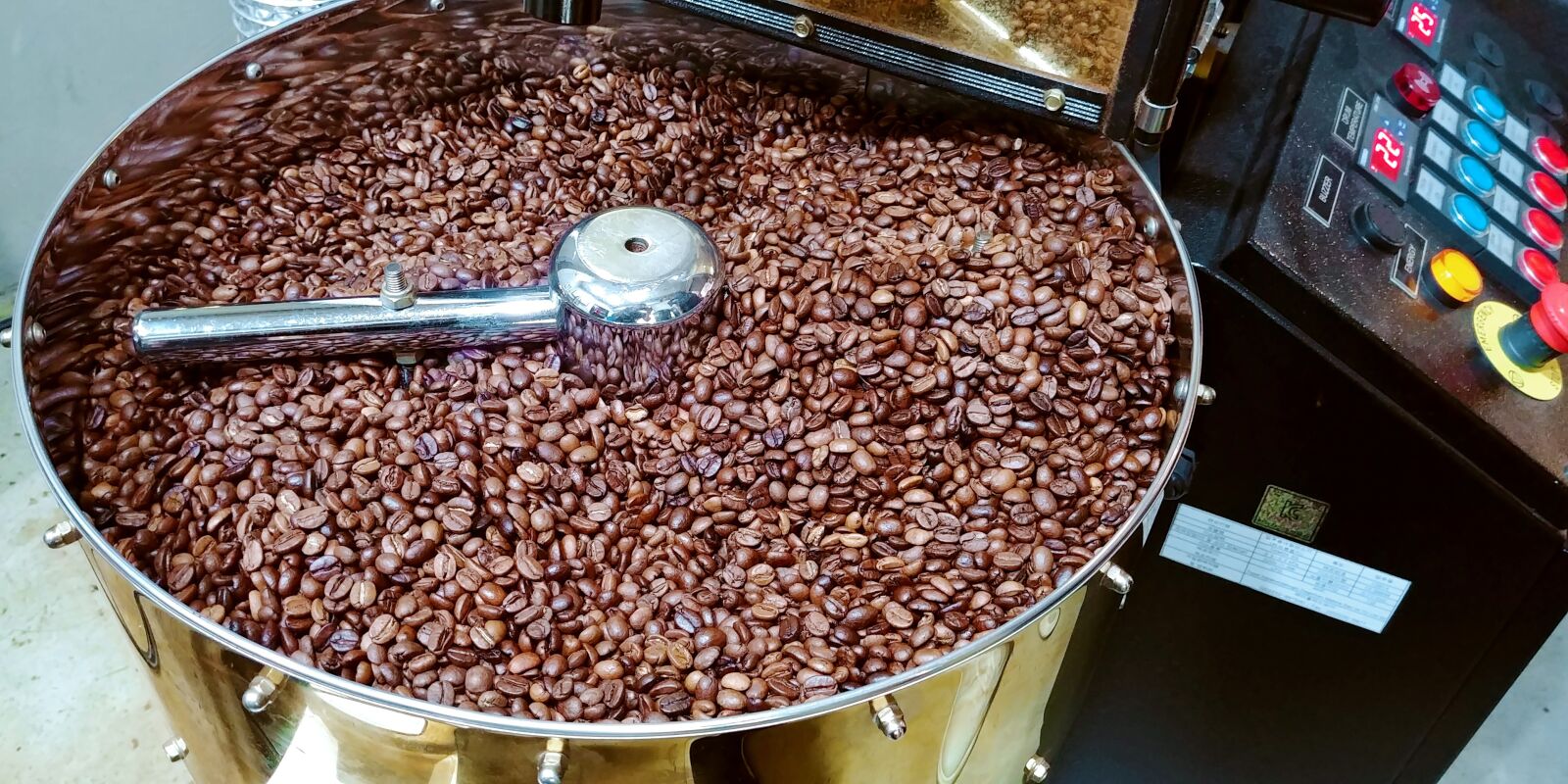 LG G6 sample photo. Roasting beans, topper from photography