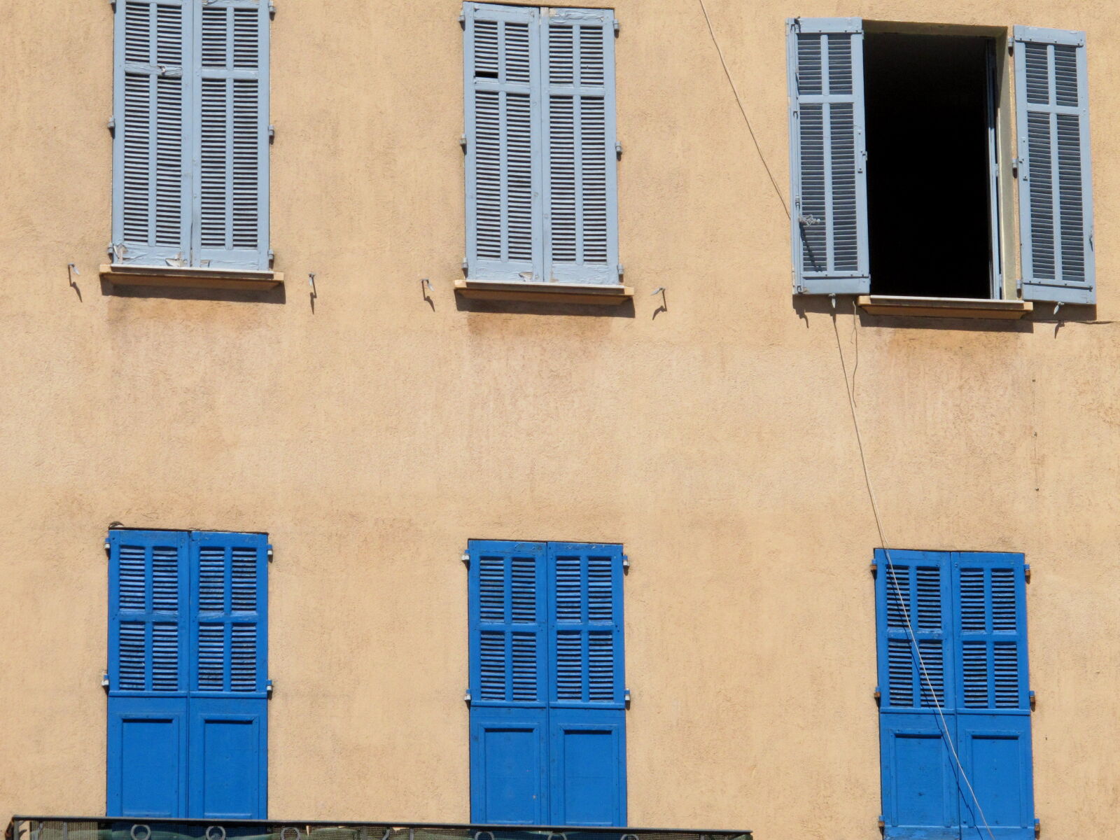 Canon PowerShot G12 sample photo. France, grasse, windows photography