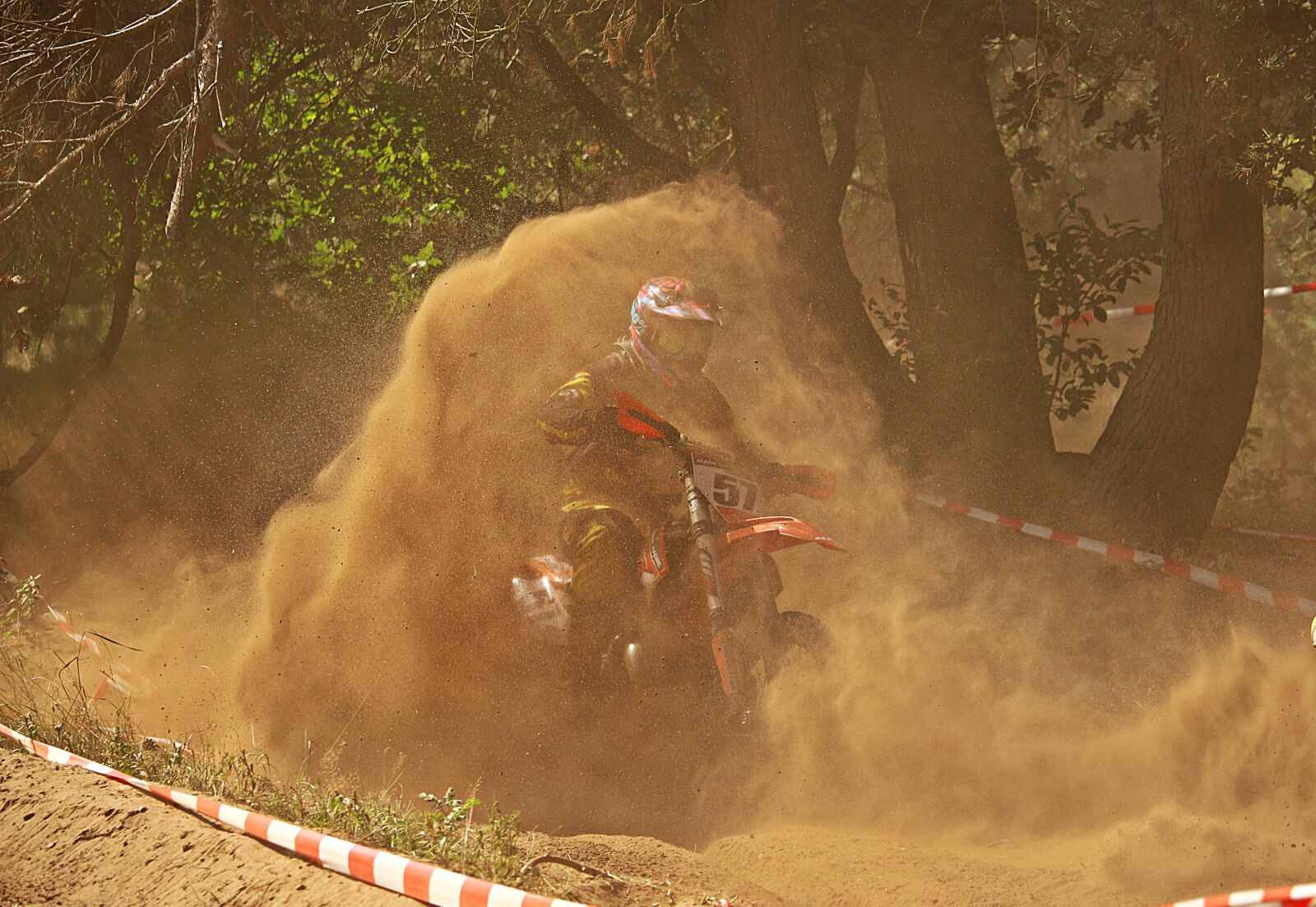 Canon EOS 100D (EOS Rebel SL1 / EOS Kiss X7) sample photo. Motocross, enduro, sand photography