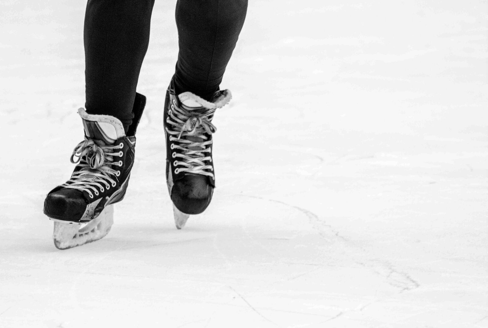 Canon EF 75-300mm f/4-5.6 USM sample photo. Ice, skating, winter photography