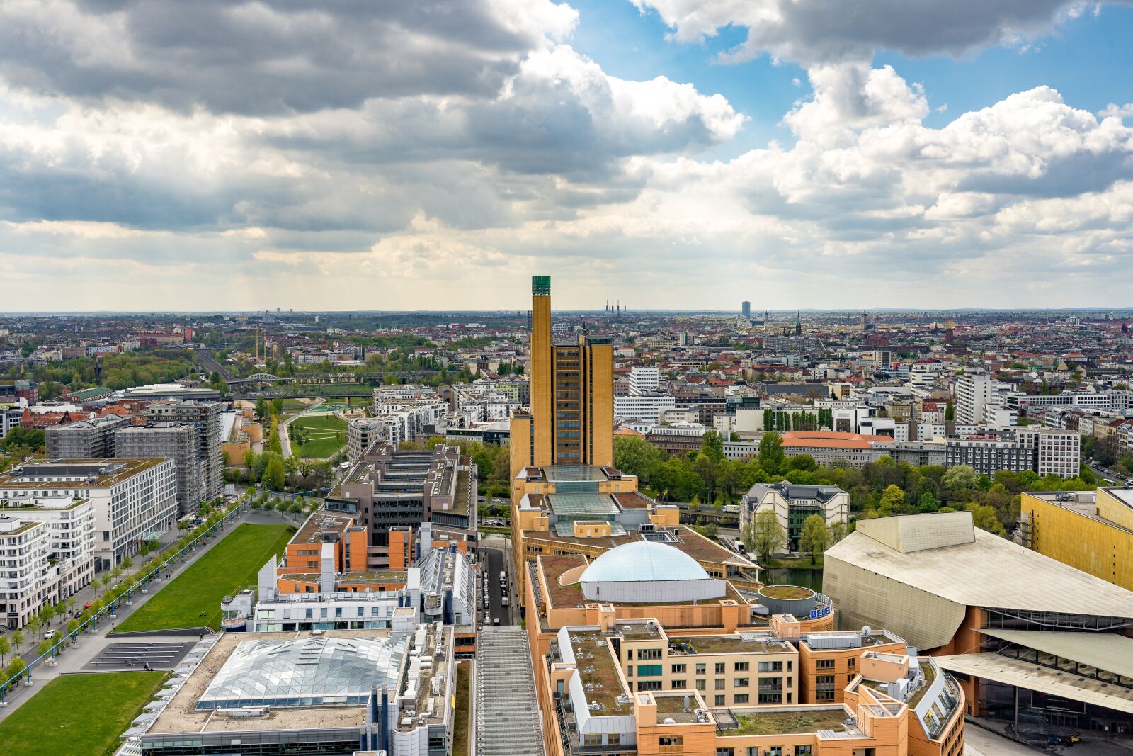 Sony a7 II + Sony Vario-Tessar T* FE 16-35mm F4 ZA OSS sample photo. Berlin, panorama, potsdam place photography